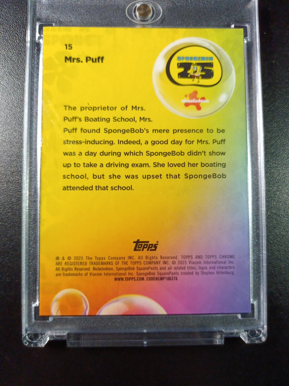 SpongeBob # 62/175 Silver Wave Refractor Mrs. Puff Relaxing Card Topps /175