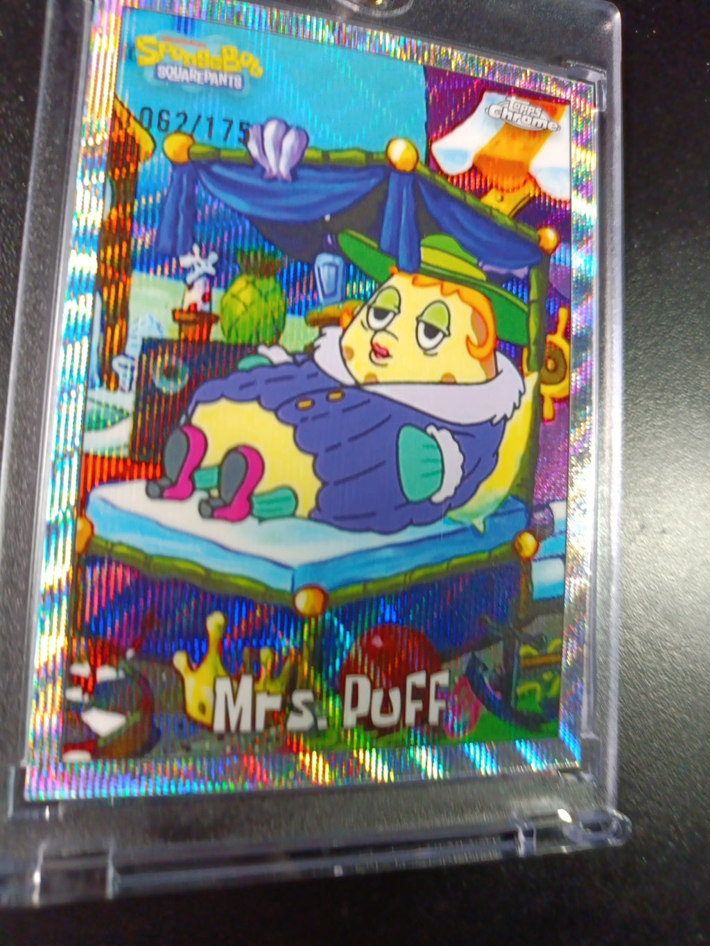 SpongeBob # 62/175 Silver Wave Refractor Mrs. Puff Relaxing Card Topps /175