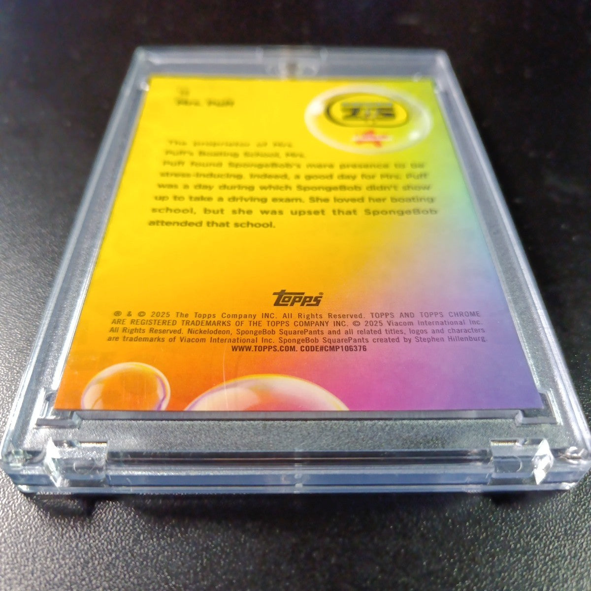 SpongeBob # 62/175 Silver Wave Refractor Mrs. Puff Relaxing Card Topps /175